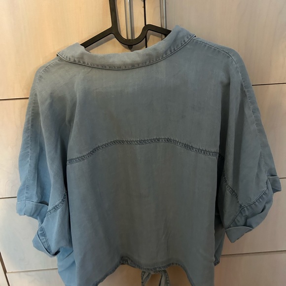 Women’s button up too - Picture 2 of 2